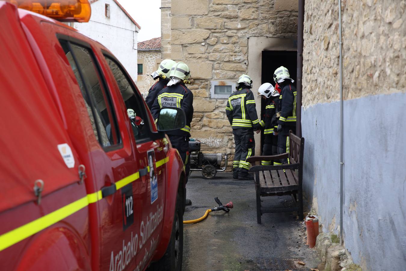 Fallece un hombre en un incendio en una casa en Tuesta