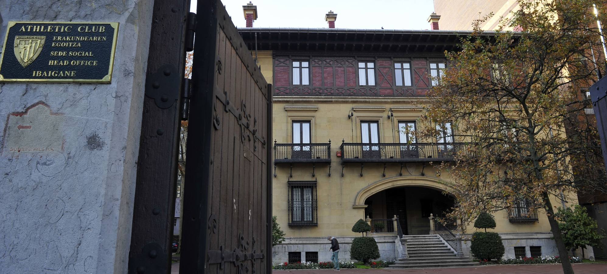 Ibaigane, sede del Athletic. Aquí vivió Sir Ramón de la Sota y Llano y su familia cuando se les quedó pequeña 'Villa María'