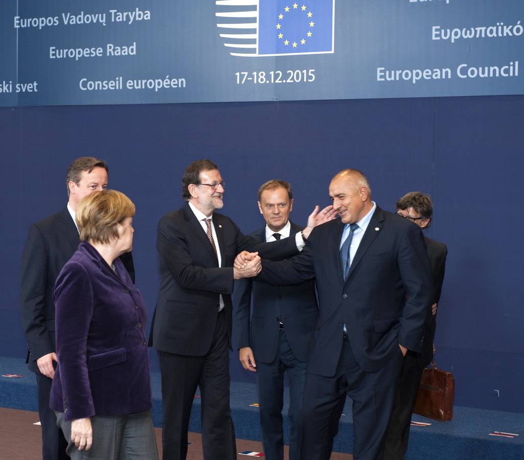 Rajoy saluda al primer ministro bulgaro, Boyko Borisov.