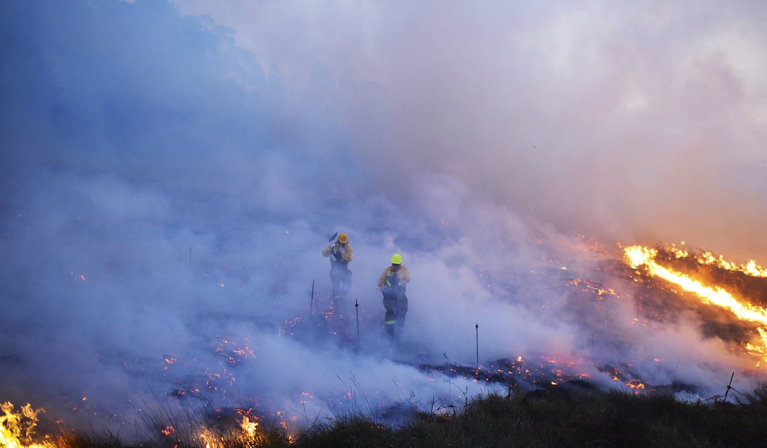 El incendio declarado en Berango, en imágenes