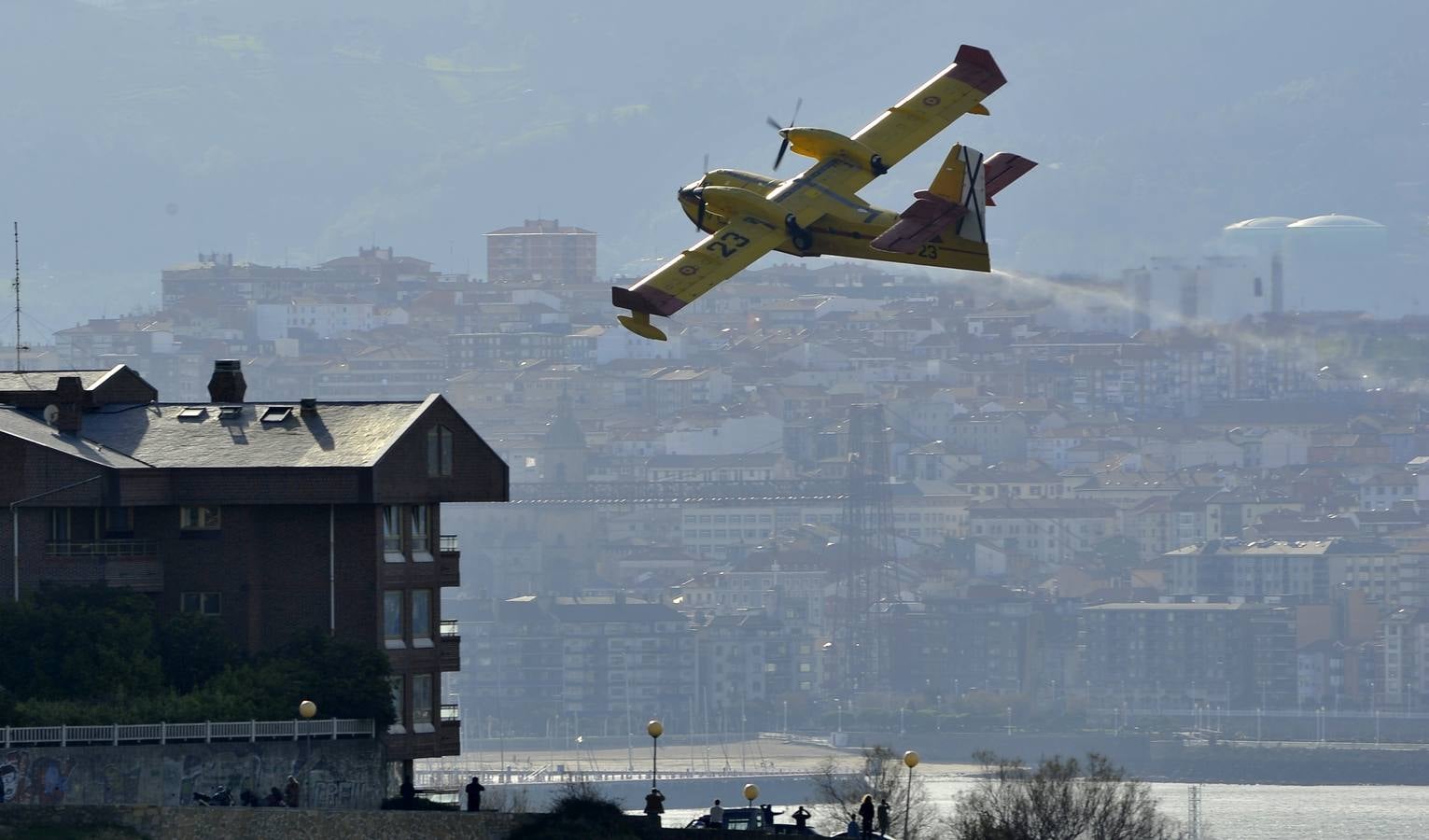 El incendio declarado en Berango, en imágenes