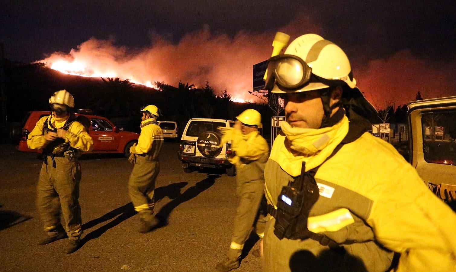 El incendio declarado en Berango, en imágenes