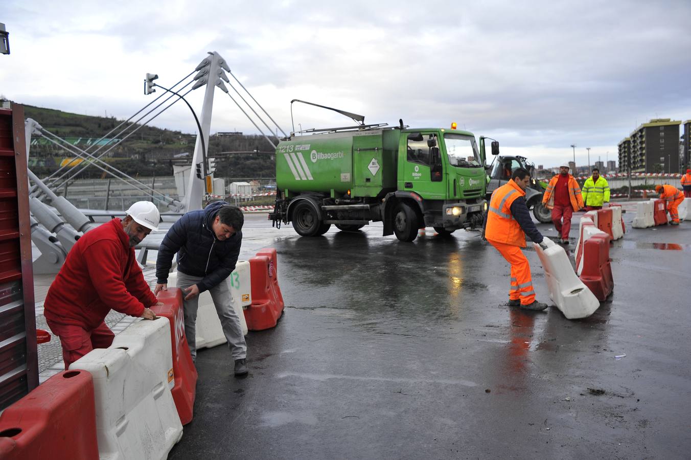 El puente de Gehry ya es la única vía de acceso a Zorrozaurre