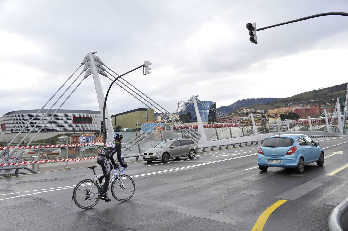 El puente de Gehry ya es la única vía de acceso a Zorrozaurre