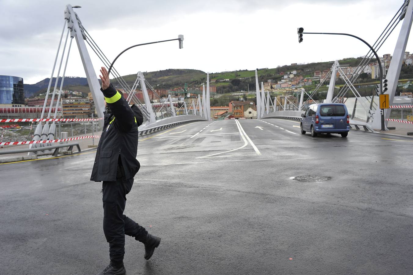 El puente de Gehry ya es la única vía de acceso a Zorrozaurre