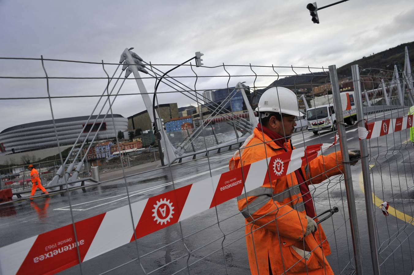 El puente de Gehry ya es la única vía de acceso a Zorrozaurre