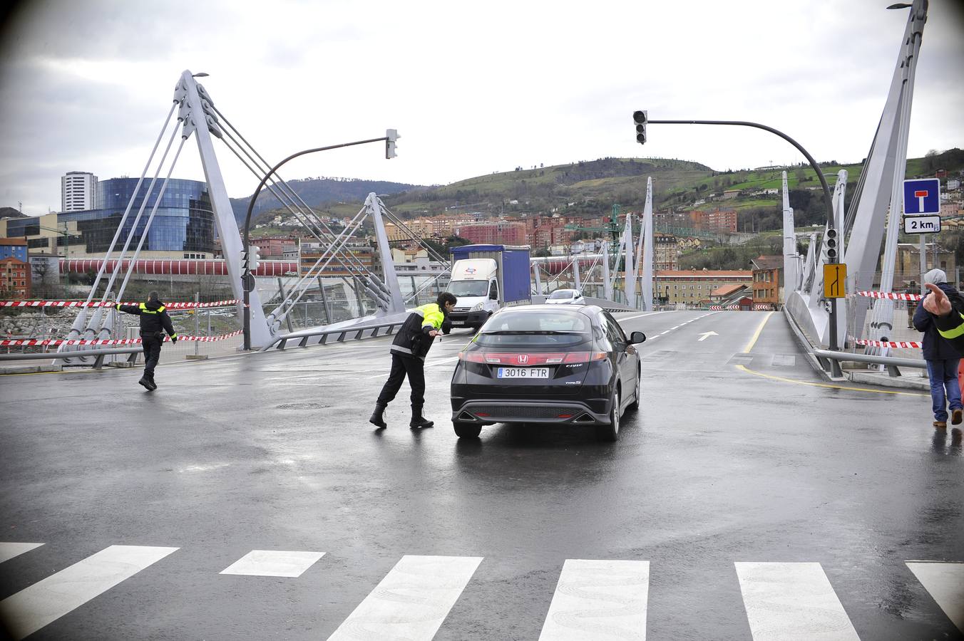 El puente de Gehry ya es la única vía de acceso a Zorrozaurre