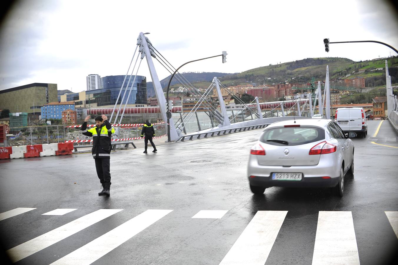 El puente de Gehry ya es la única vía de acceso a Zorrozaurre