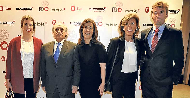 María, Ángel y Joana Martínez, Carmen Gómez y Pablo Larrínaga.