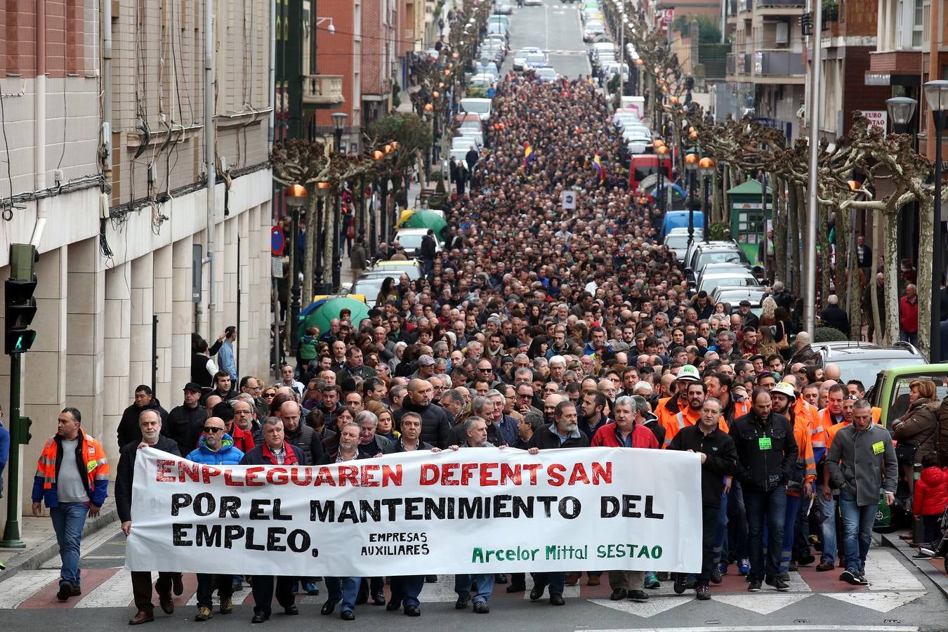 Trabajadores de la ACB de Sestao protestan por la &quot;parada temporal indefinida&quot;