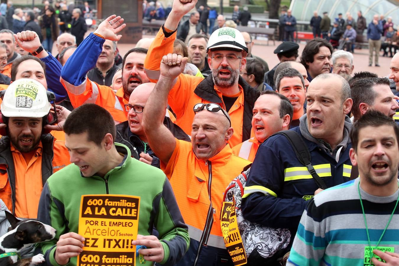Trabajadores de la ACB de Sestao protestan por la &quot;parada temporal indefinida&quot;