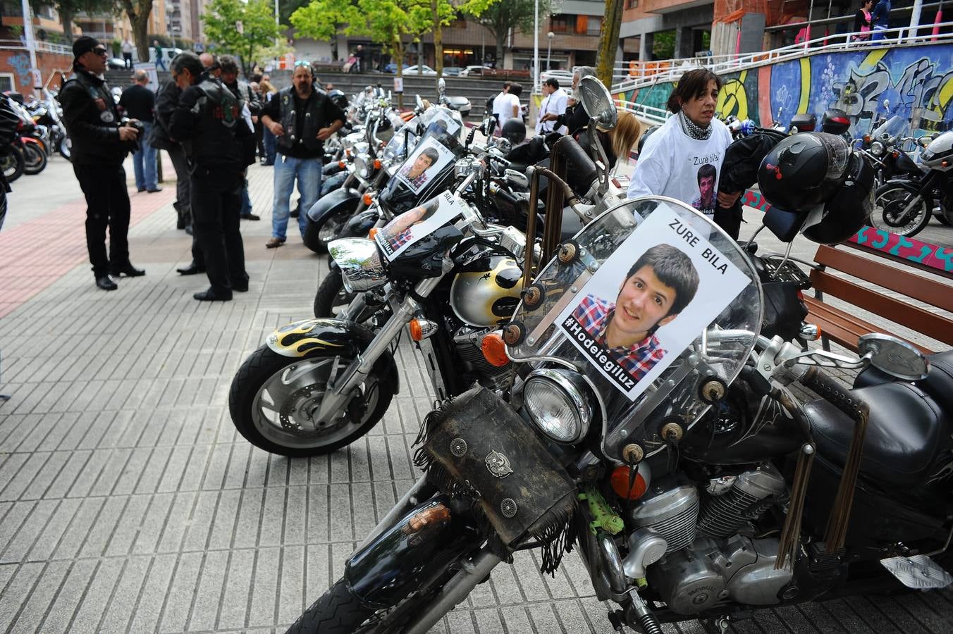 Mayo de 2014. Se suceden los actos en Galdakao. Concentración motera para impulsar la búsqueda del joven.