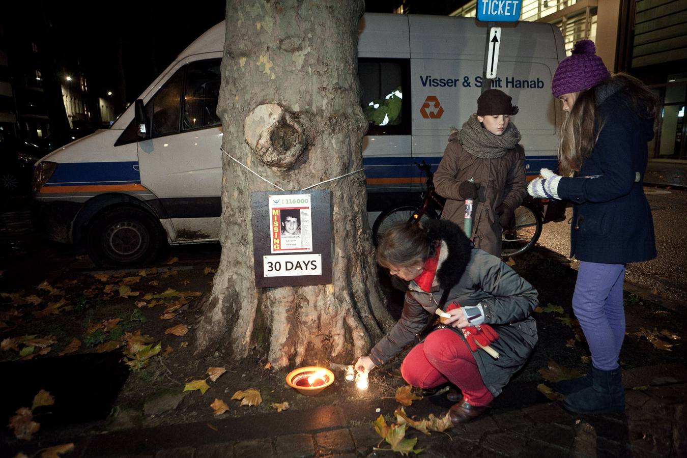 Concentracion en Amberes al cumplirse un mes de la desaparicion del joven.