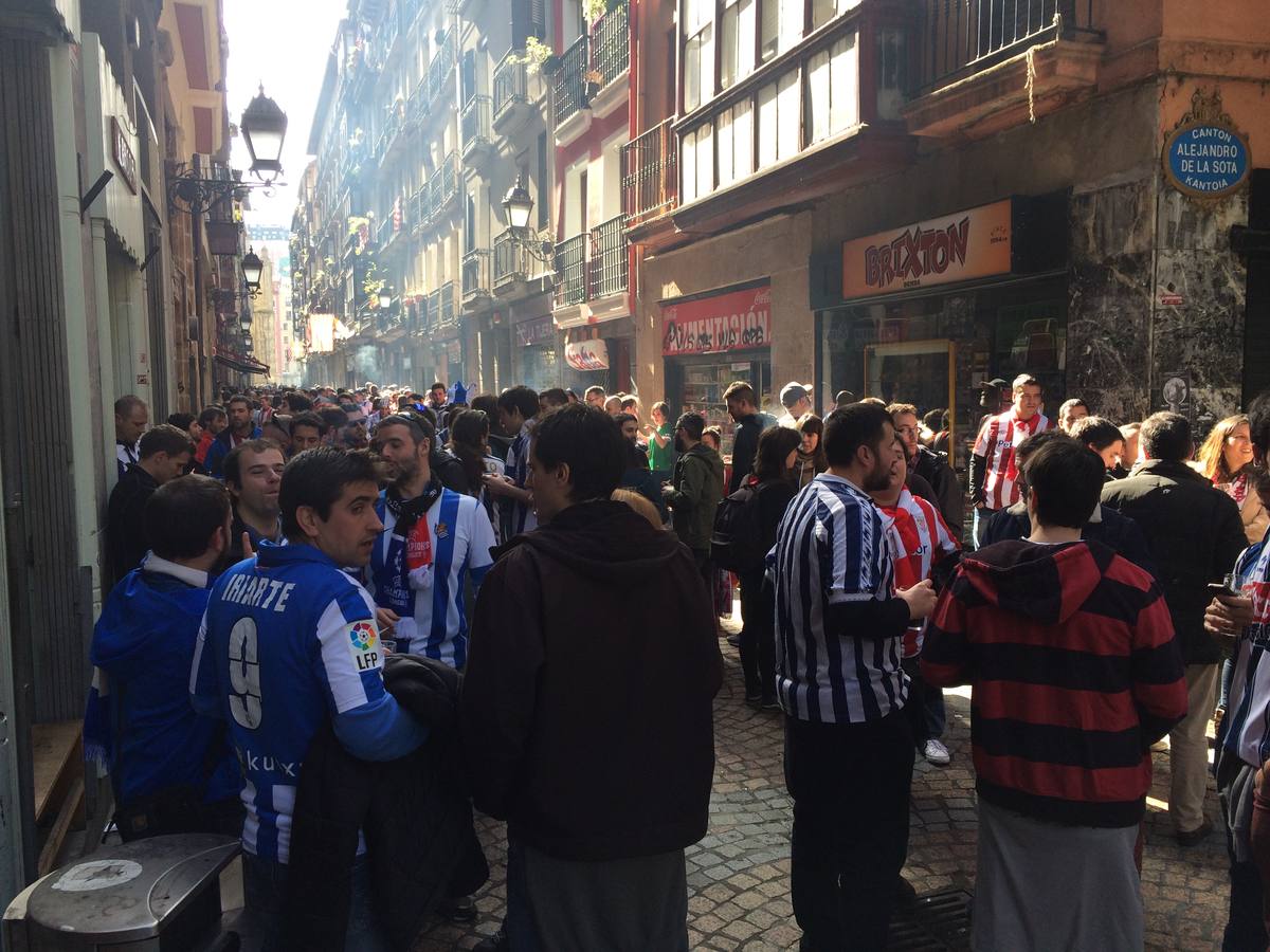 Buen ambiente en las calles de Bilbao antes del berdi