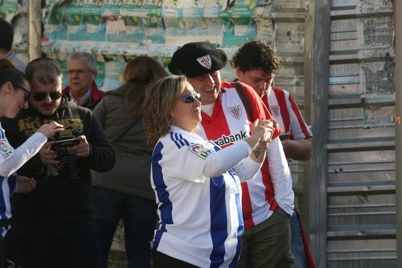 Buen ambiente en las calles de Bilbao antes del berdi