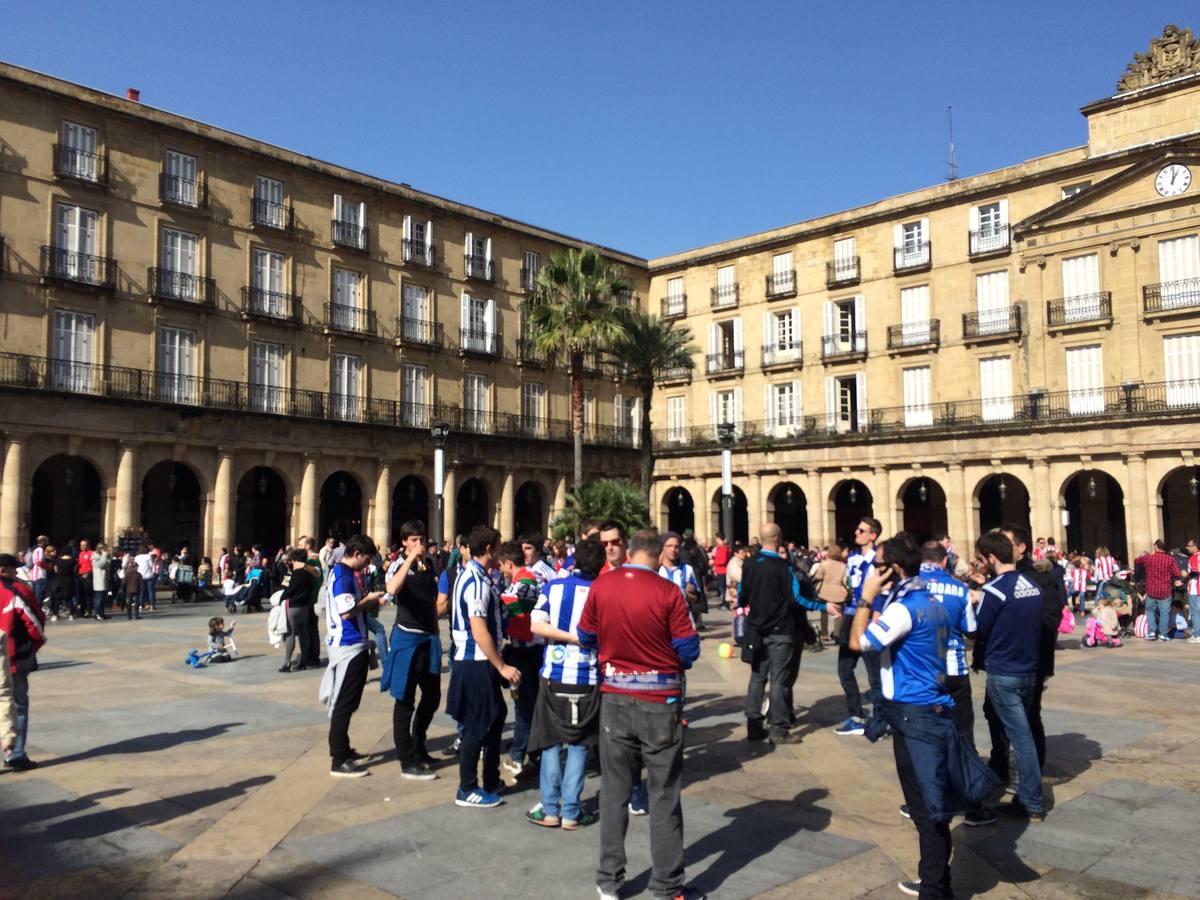 Buen ambiente en las calles de Bilbao antes del berdi