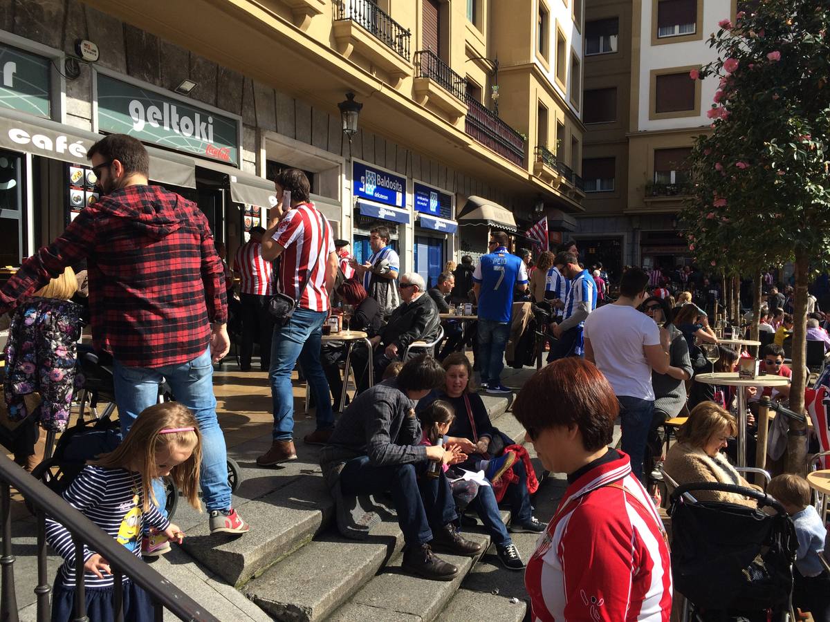 Buen ambiente en las calles de Bilbao antes del berdi