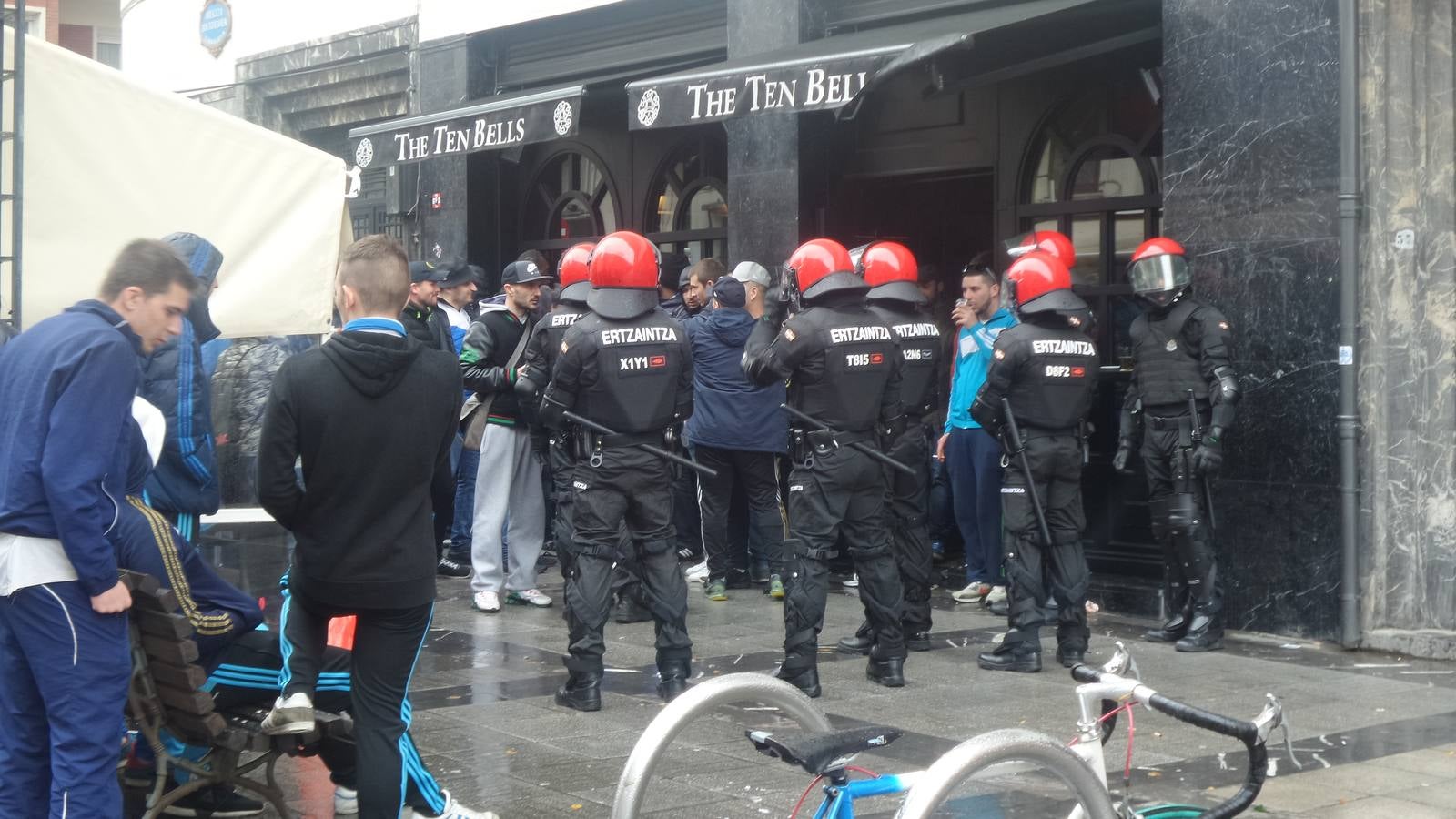 Cinco detenidos en la batalla campal entre los hinchas del Marsella y el Athletic