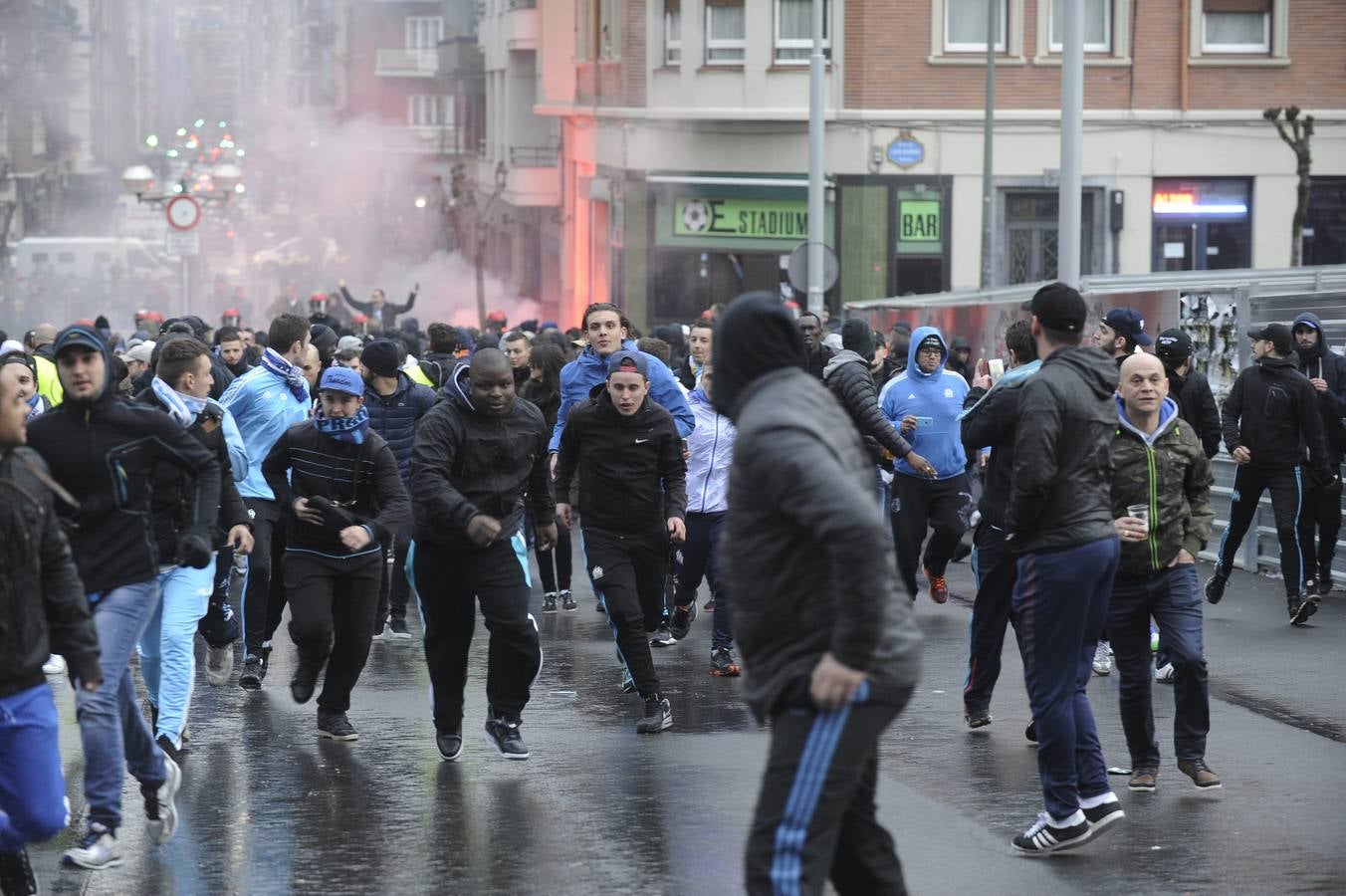 Cinco detenidos en la batalla campal entre los hinchas del Marsella y el Athletic