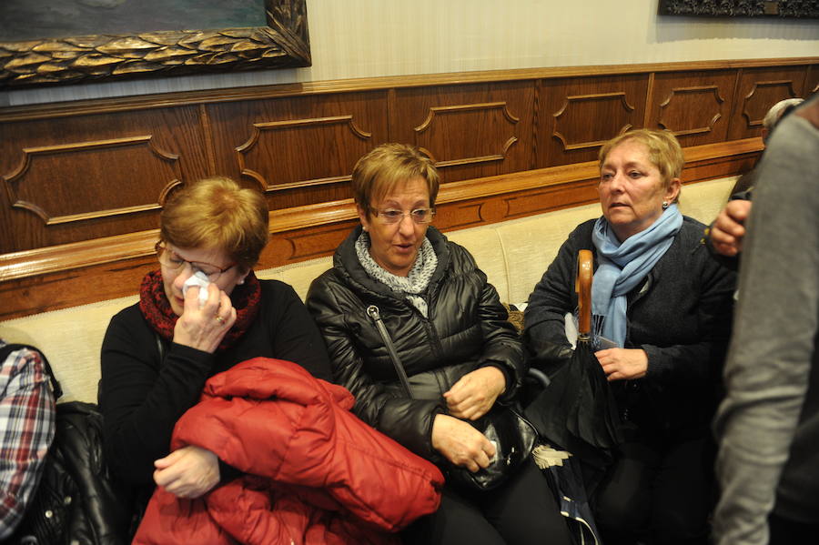 Homenaje en el Ayuntamiento a los familiares del 3 de Marzo