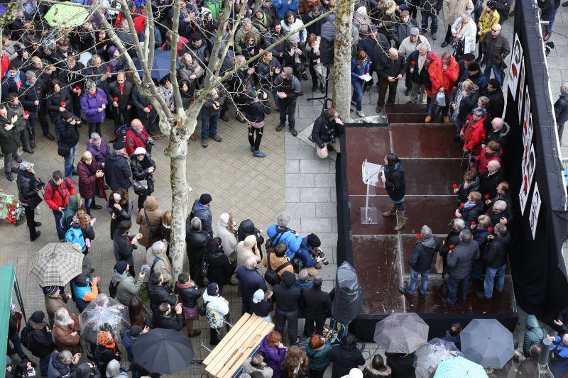Homenaje a las víctimas del Tres de Marzo en Zaramaga