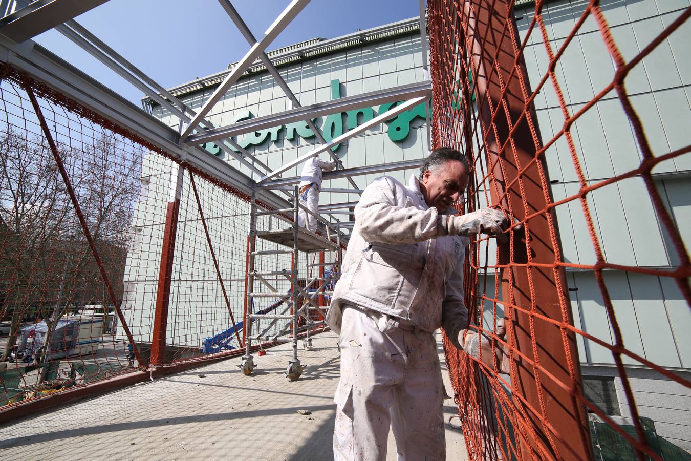 Instalación de la pasarela de El Corte Inglés