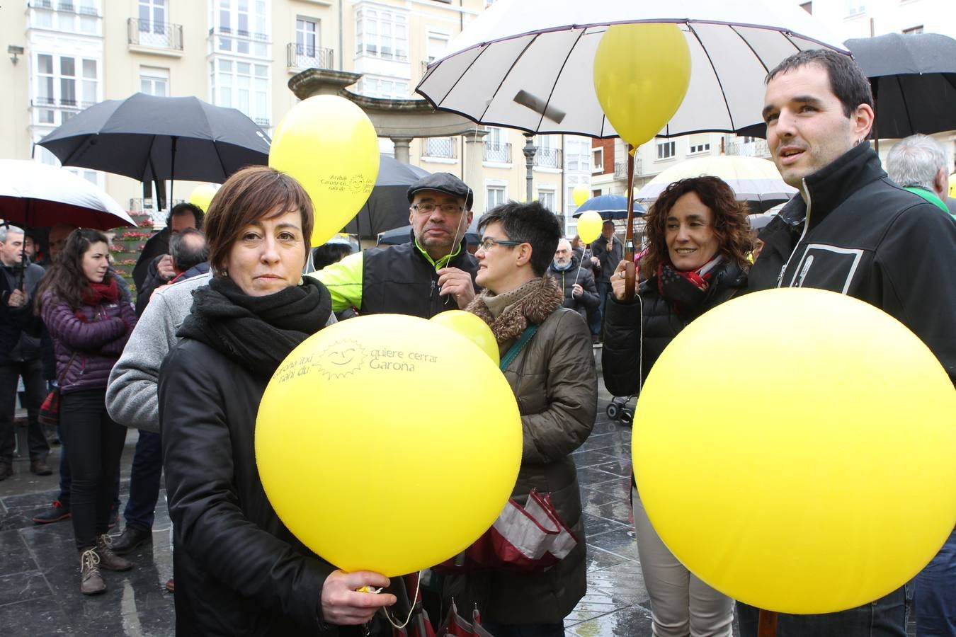 Un centenar de colectivos exigen en Vitoria el cierre definitivo de Garoña