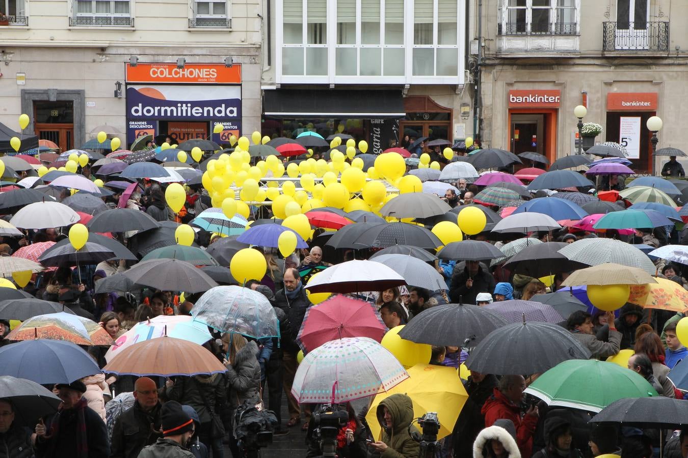 Un centenar de colectivos exigen en Vitoria el cierre definitivo de Garoña