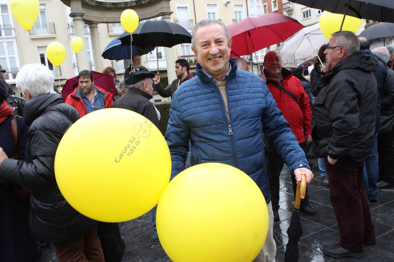 Un centenar de colectivos exigen en Vitoria el cierre definitivo de Garoña