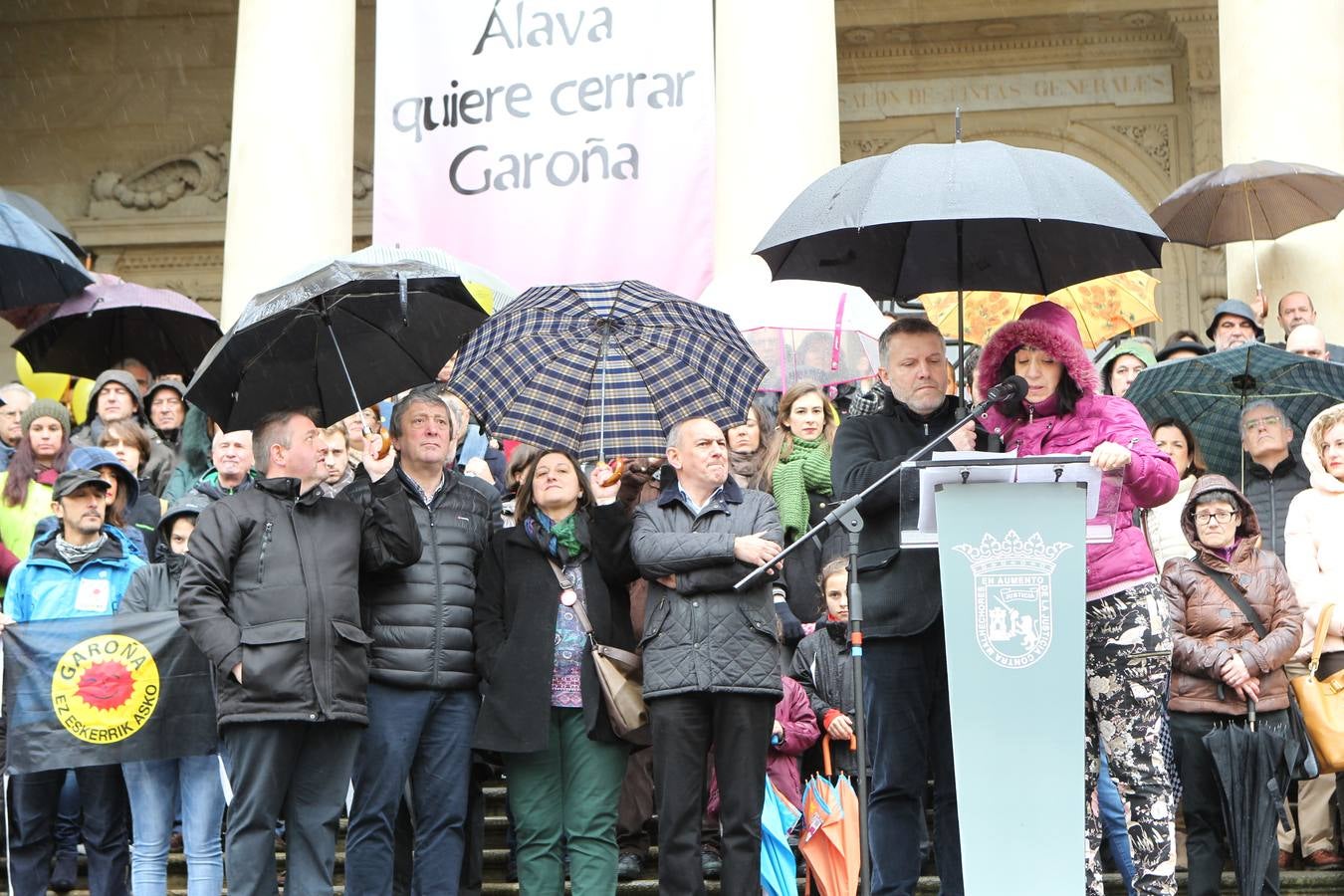 Un centenar de colectivos exigen en Vitoria el cierre definitivo de Garoña