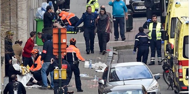 Heridos son atendidos junto a la estación de metro de Maalbeek.