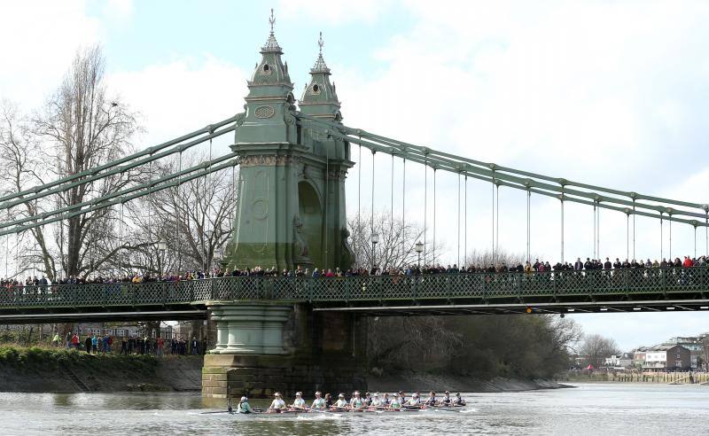 Tradicional regata entre Oxford y Cambridge