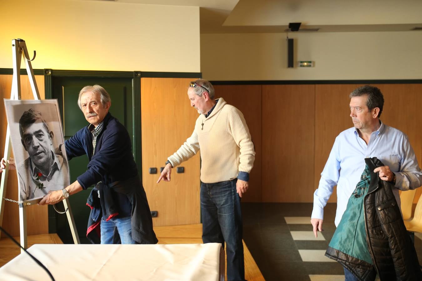 Adiós entre camaradas y compañeros