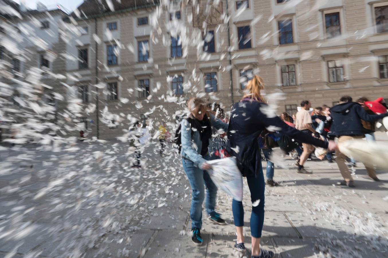 Guerra de almohadas a escala mundial