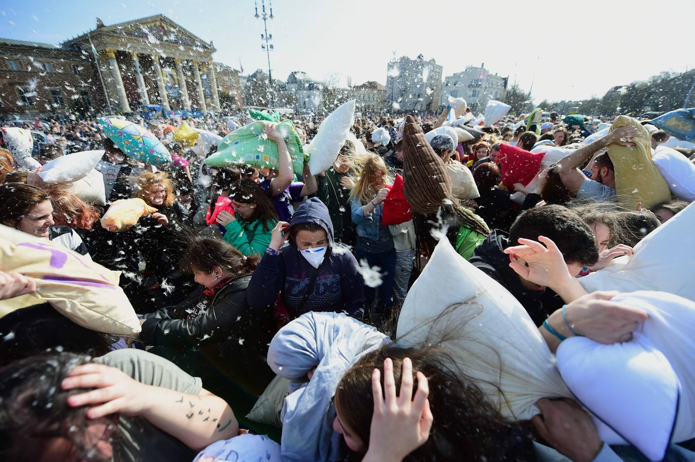 Guerra de almohadas a escala mundial