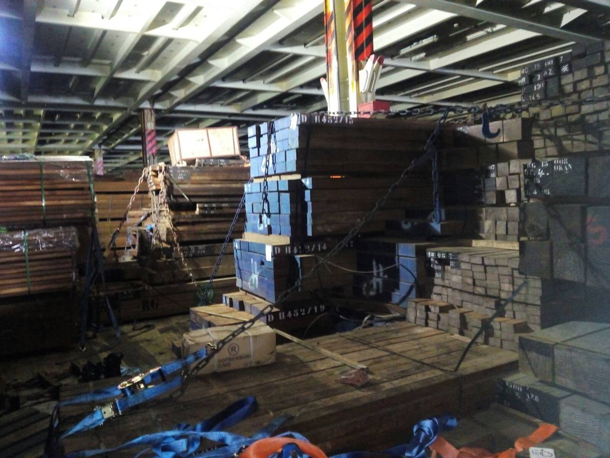 Primeras imágenes del interior del carguero &#039;Modern Express&#039;