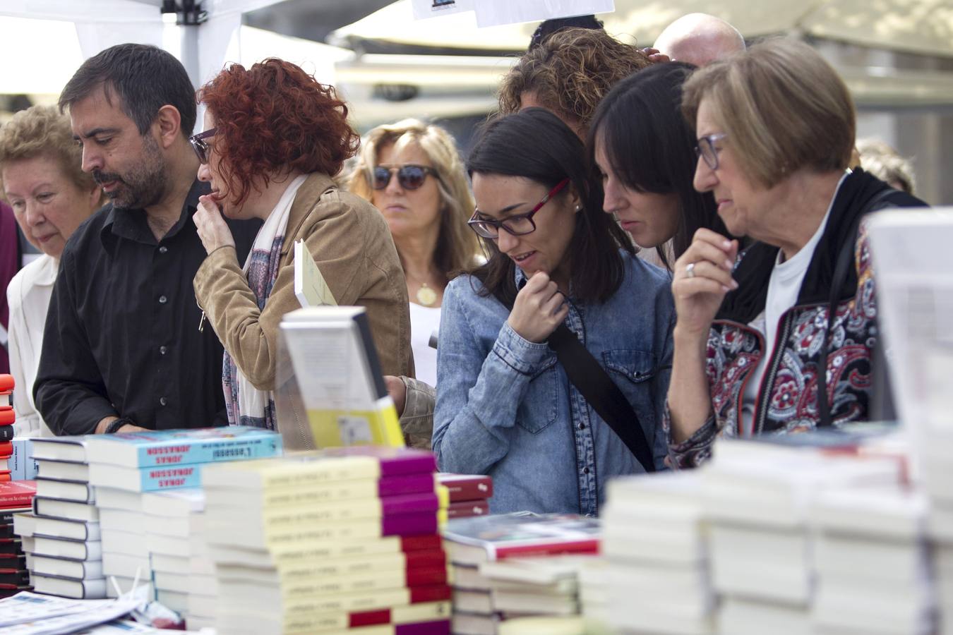 Cataluña celebra la tradicional fiesta de Sant Jordi