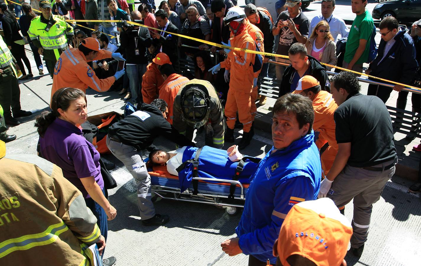 Al menos 85 personas resultan heridas tras el choque de tres autobuses en Bogotá