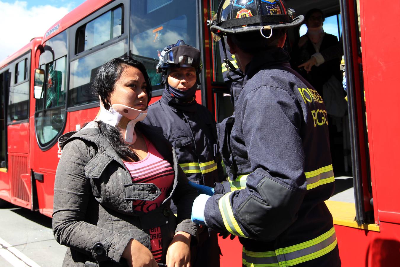 Al menos 85 personas resultan heridas tras el choque de tres autobuses en Bogotá