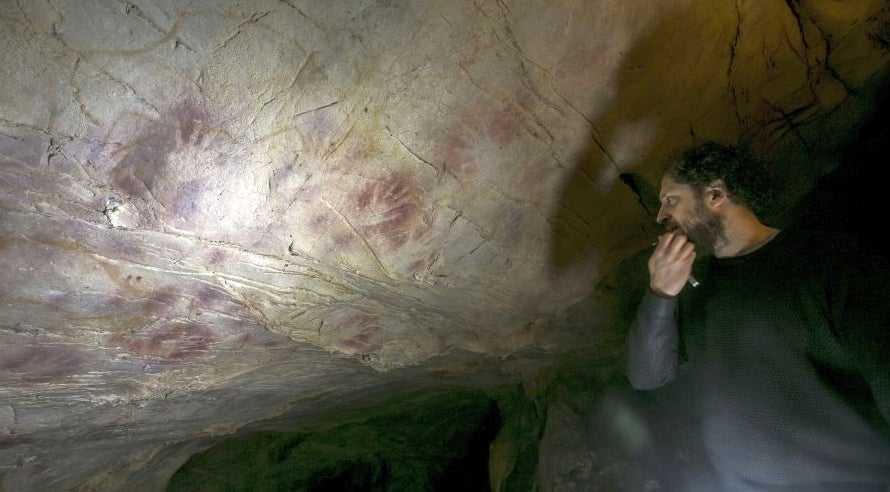 Arte rupestre en la Cueva del Castillo (Puente Viesgo)