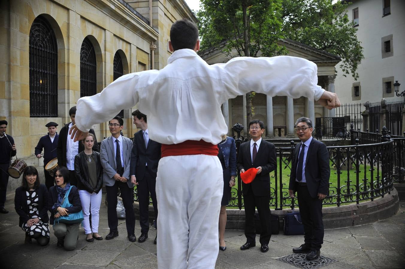 La Casa de Juntas de Gernika abre sus puertas al mayor grupo cooperativista del mundo
