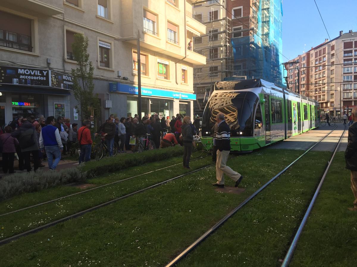 El tranvía arrolla a un ciclista en Vitoria