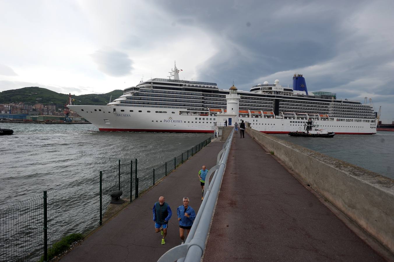 Cerca de 5.000 cruceristas llegan a Getxo