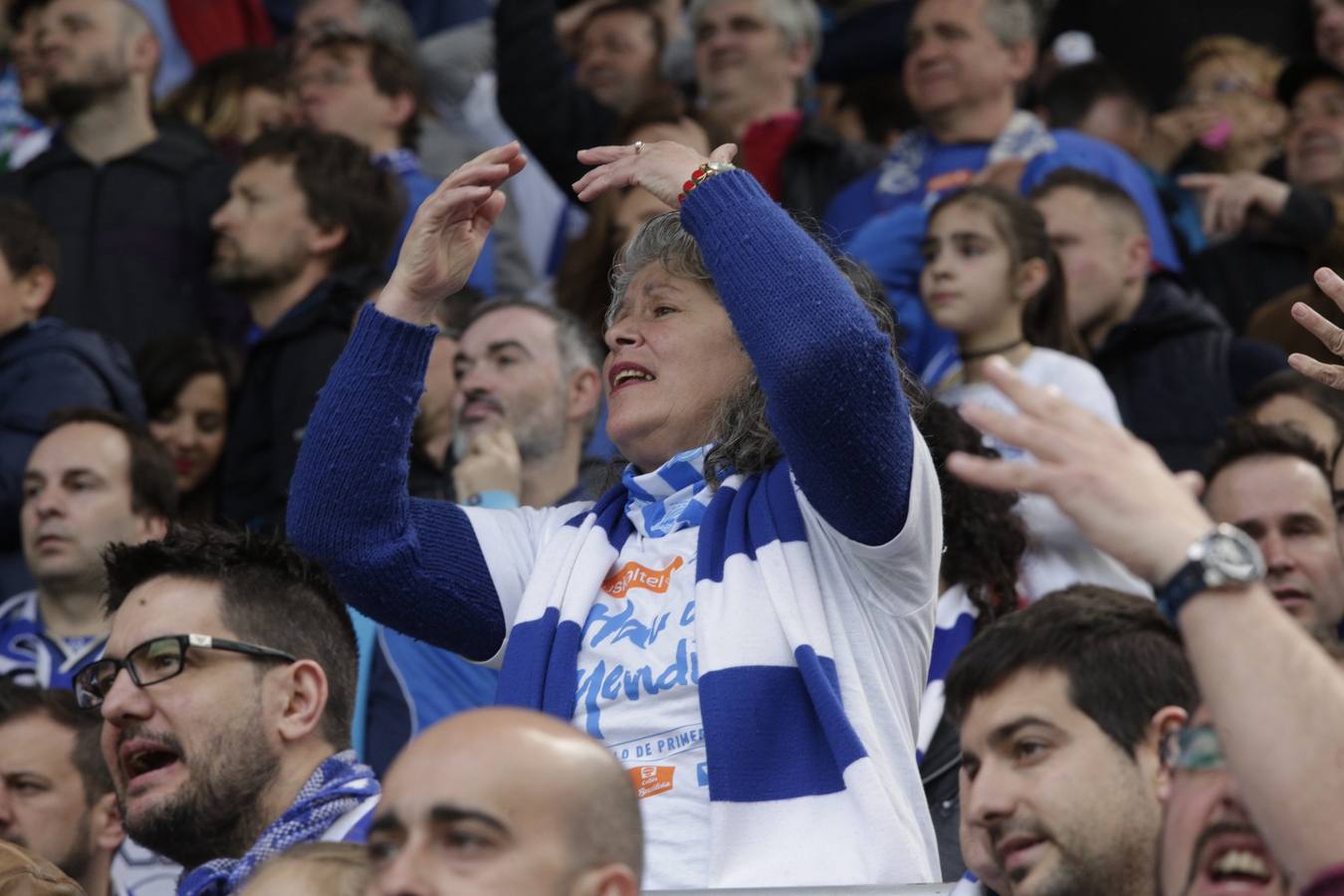 La afición del Alavés se vuelca con el equipo