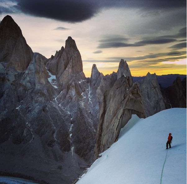 ¿Genialidad o temeridad? No hay reto imposible para Honnold, un escalador sin cuerda