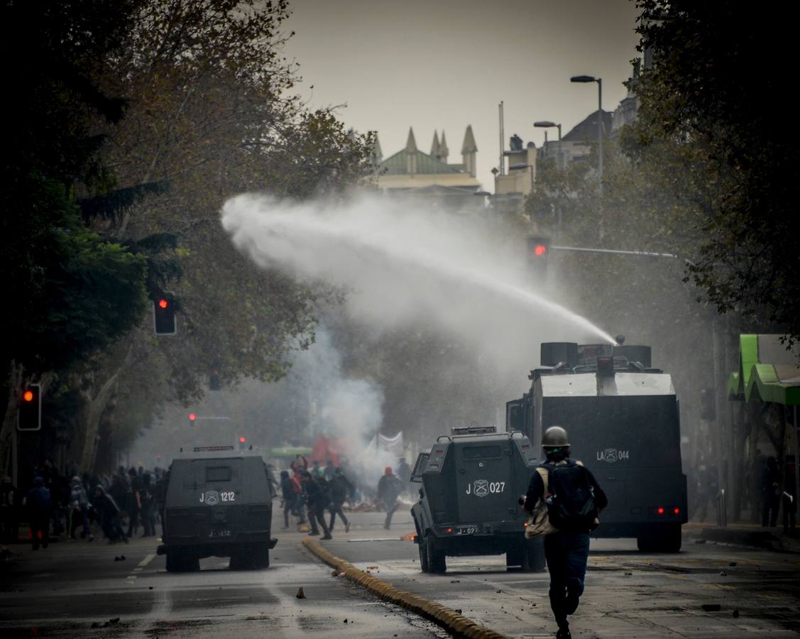 Disturbios en Santiago de Chile entre estudiantes y Policía