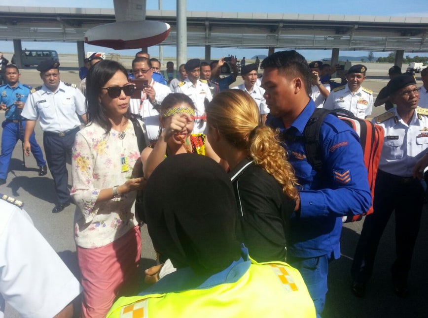 Los españoles rescatados en Malasia ya se encuentran en tierra firme