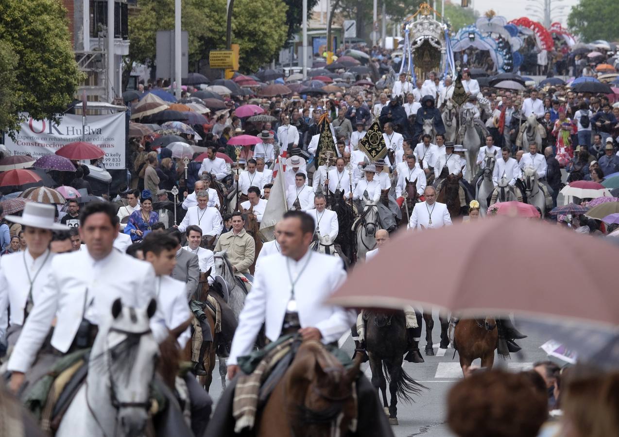 EL ROCÍO, DESLUCIDO POR LA LLUVIA