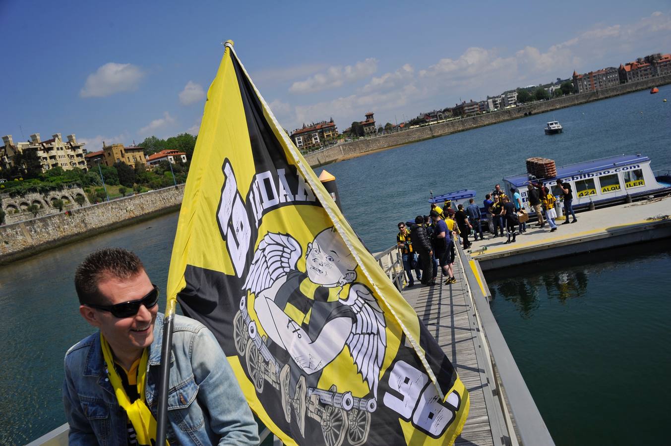 La afición se vuelca con el derbi