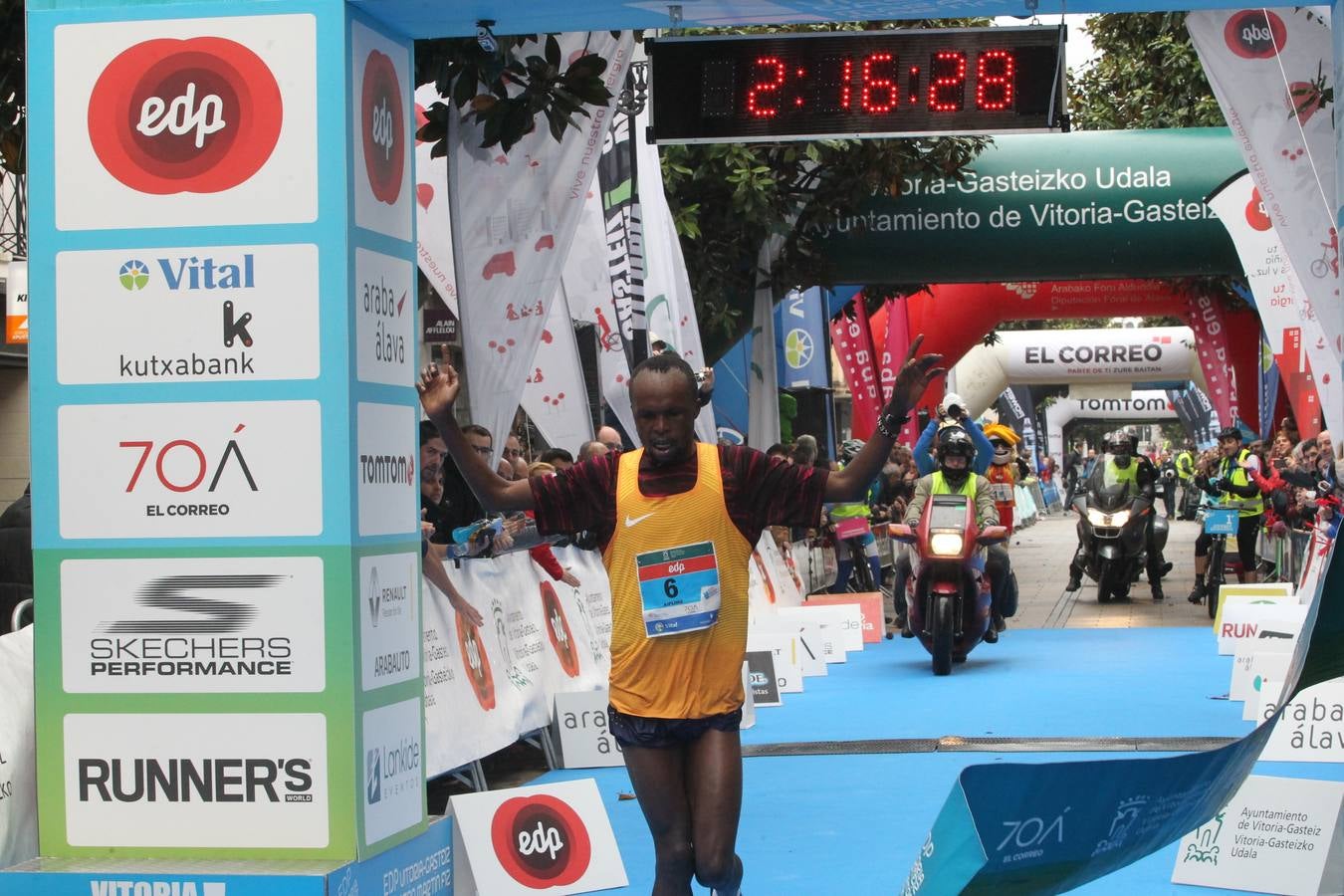 La línea de meta del Maratón Martín Fiz